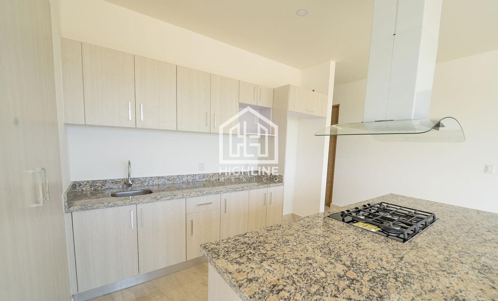 APARTMENT FOR SALE IN PLAYA DEL CARMEN: 3 BEDROOMS WITH SPA, GYM, AND POOL