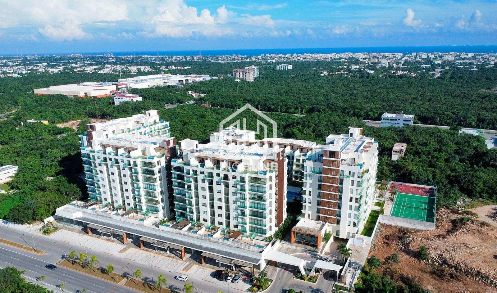 APARTMENT FOR SALE IN PLAYA DEL CARMEN: 3 BEDROOMS WITH SPA, GYM, AND POOL