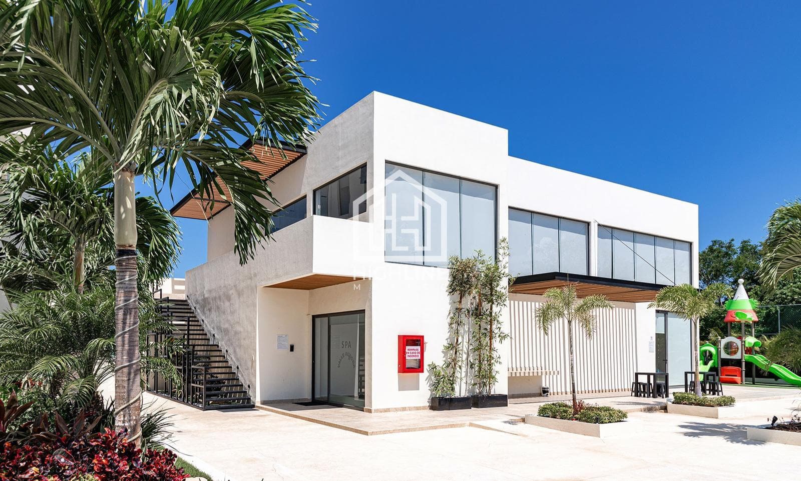 APARTMENT FOR SALE IN PLAYA DEL CARMEN: 3 BEDROOMS WITH SPA, GYM, AND POOL