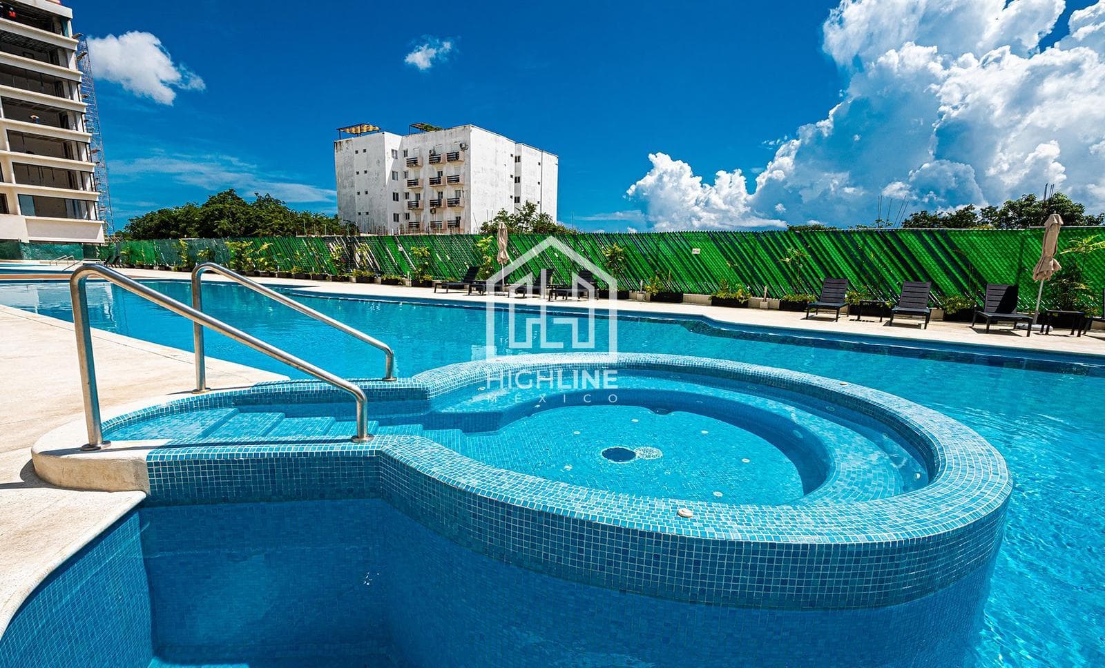 APARTMENT FOR SALE IN PLAYA DEL CARMEN: 2 BEDROOMS WITH KIDS' CLUB, TENNIS COURT, AND PADEL COURT