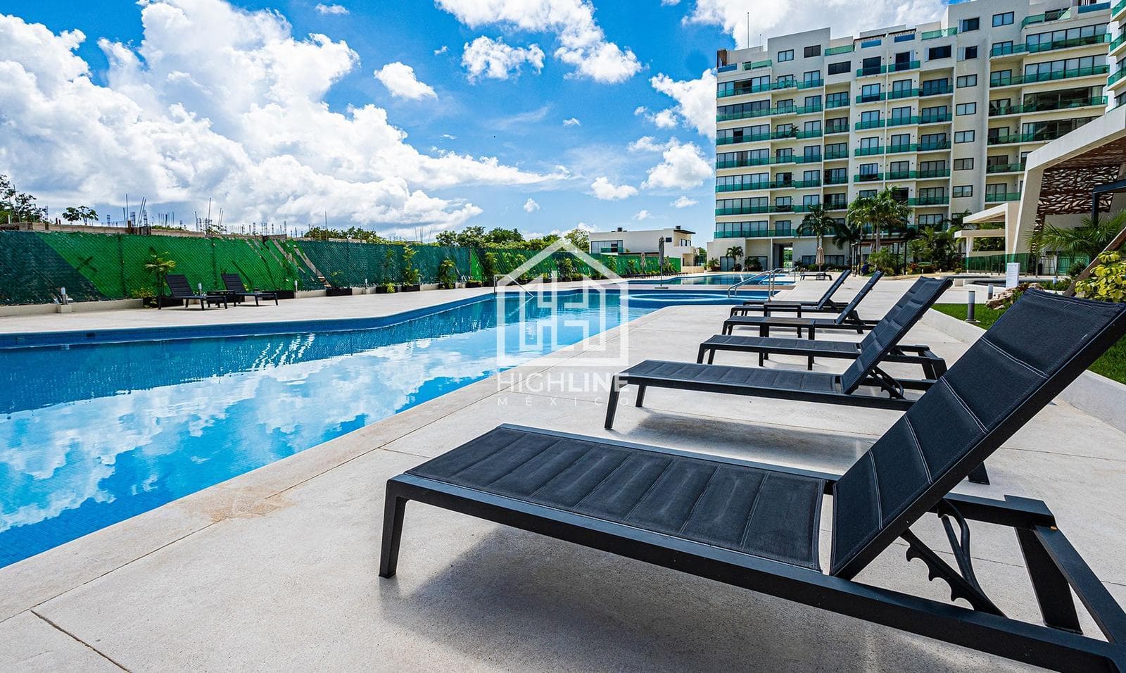 APARTMENT FOR SALE IN PLAYA DEL CARMEN: 2 BEDROOMS, LOCATED IN AN AREA WITH HIGH APPRECIATION POTENTIAL
