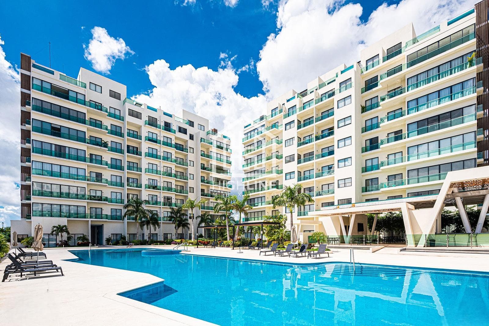 APARTMENT FOR SALE IN PLAYA DEL CARMEN: 2 BEDROOMS, LOCATED IN AN AREA WITH HIGH APPRECIATION POTENTIAL