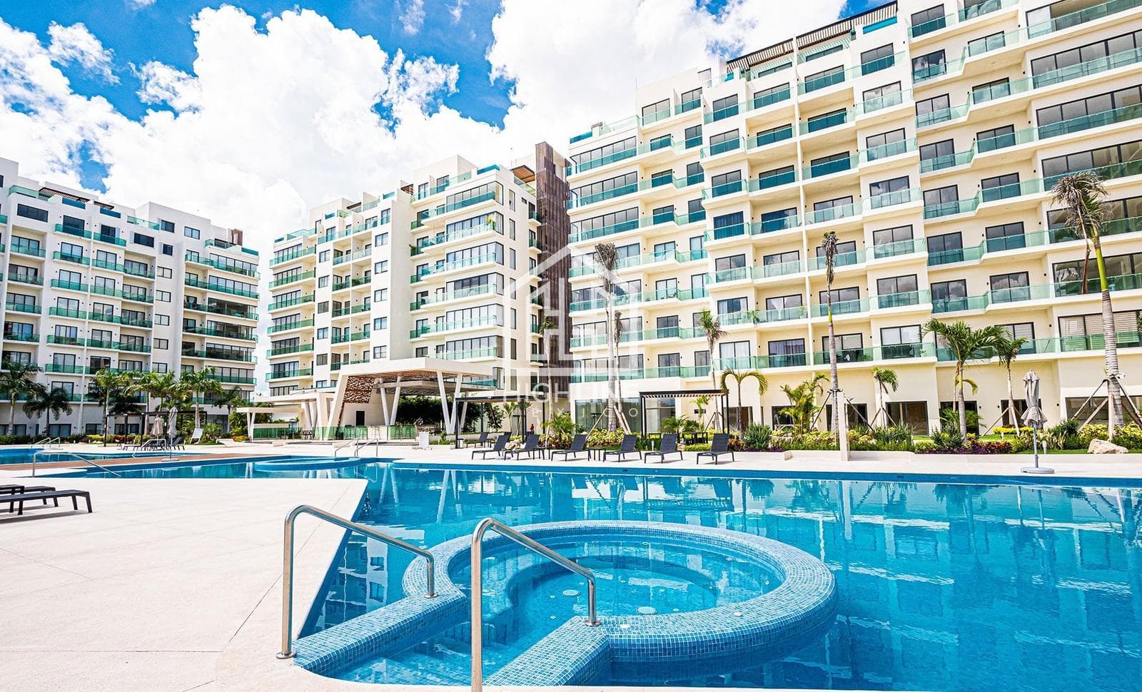 APARTMENT FOR SALE IN PLAYA DEL CARMEN: 2 BEDROOMS, LOCATED IN AN AREA WITH HIGH APPRECIATION POTENTIAL