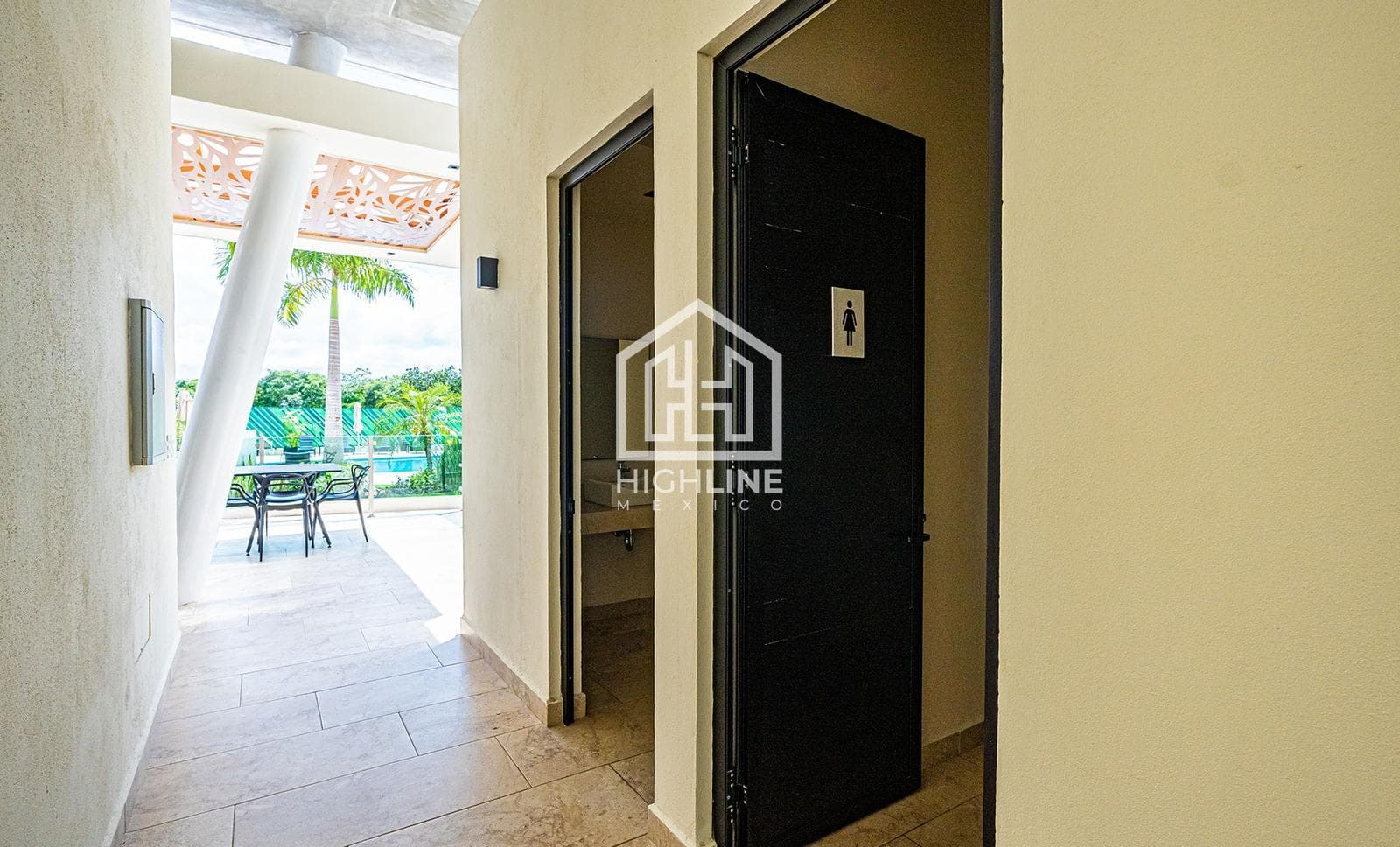 APARTMENT FOR SALE IN PLAYA DEL CARMEN: 2 BEDROOMS, LOCATED IN AN AREA WITH HIGH APPRECIATION POTENTIAL