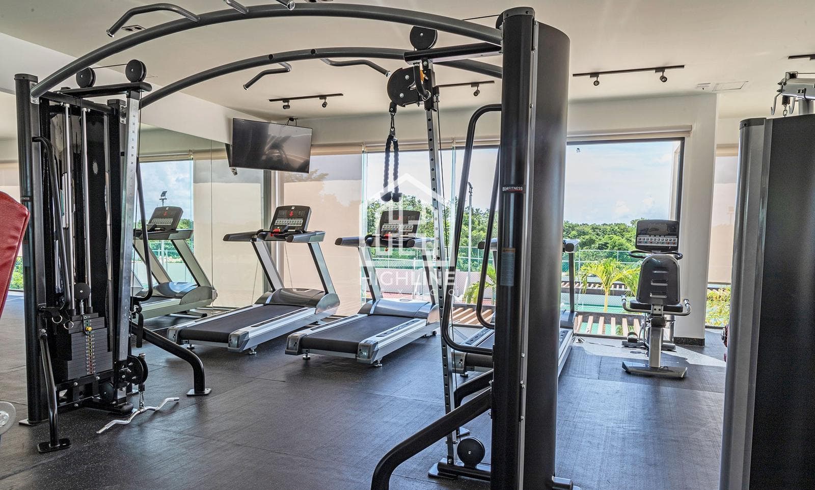 APARTMENT FOR SALE IN PLAYA DEL CARMEN: 2 BEDROOMS, LOCATED IN AN AREA WITH HIGH APPRECIATION POTENTIAL