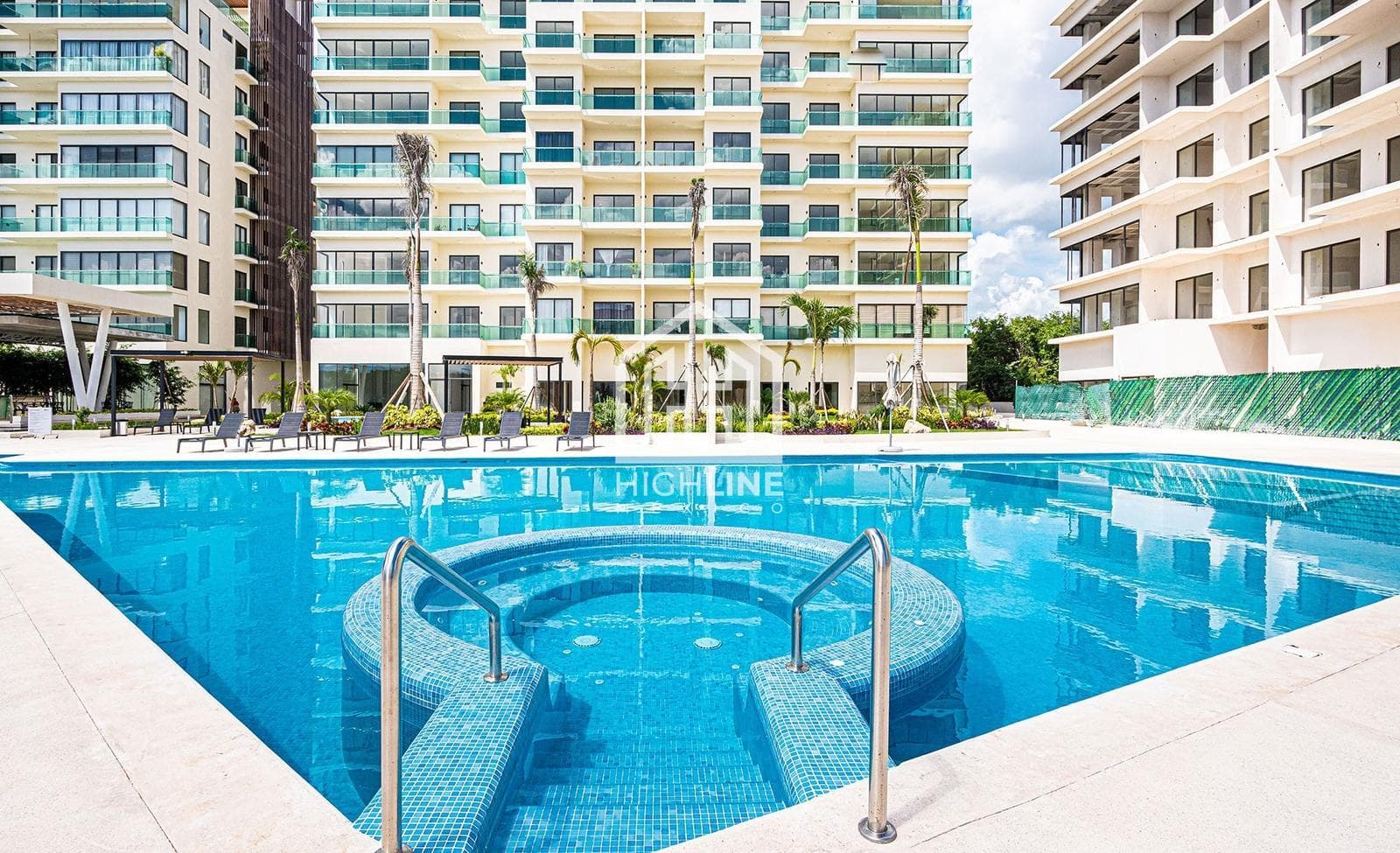 APARTMENT FOR SALE IN PLAYA DEL CARMEN: 2 BEDROOMS, LOCATED IN AN AREA WITH HIGH APPRECIATION POTENTIAL