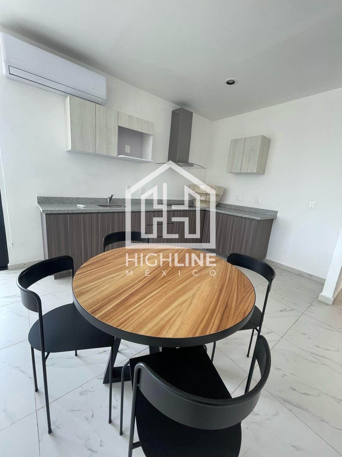 Apartment for sale: 2 bedrooms—100 meters from the shopping center