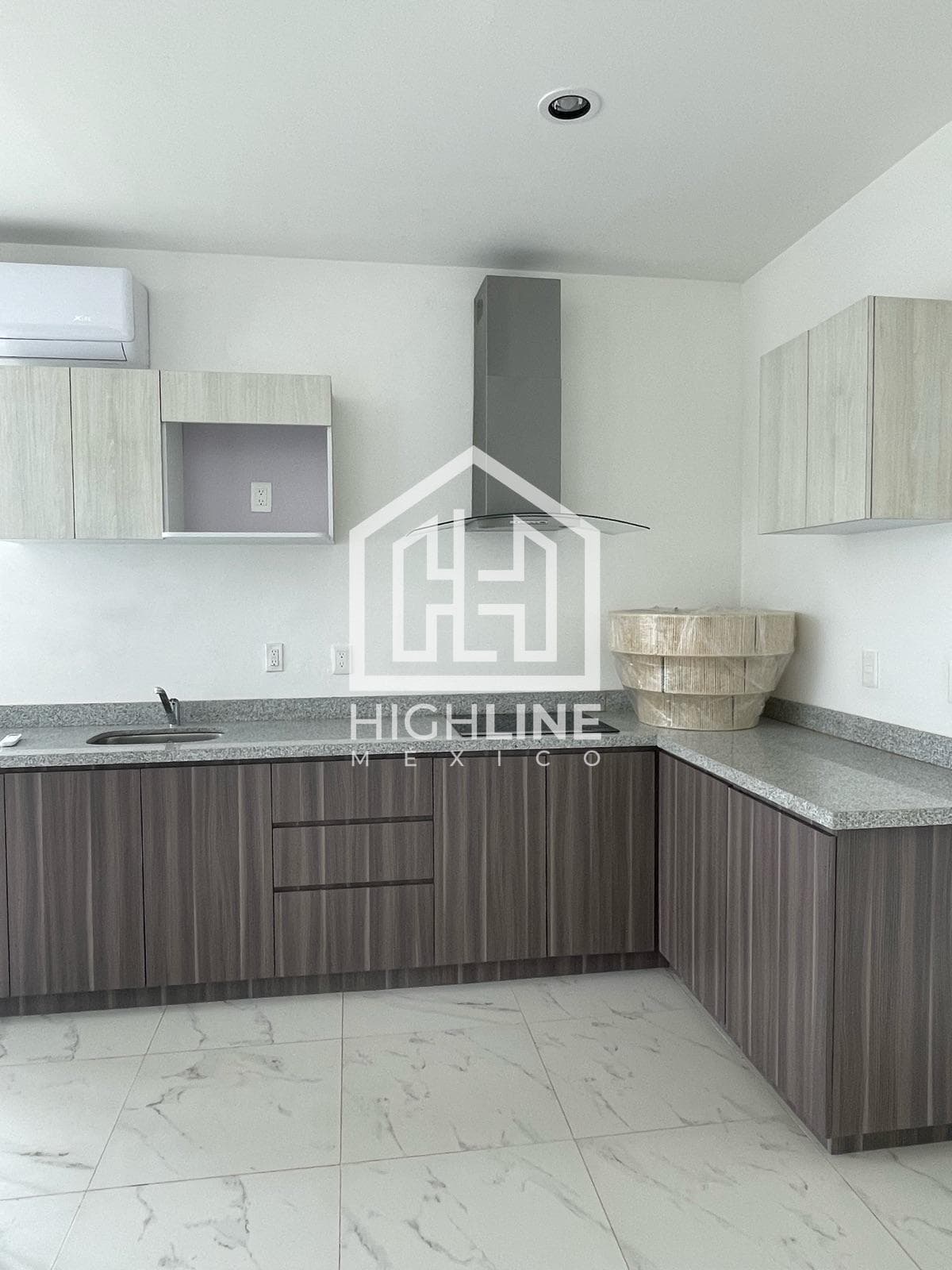 Apartment for sale: 1 bedroom—100 meters from the shopping center