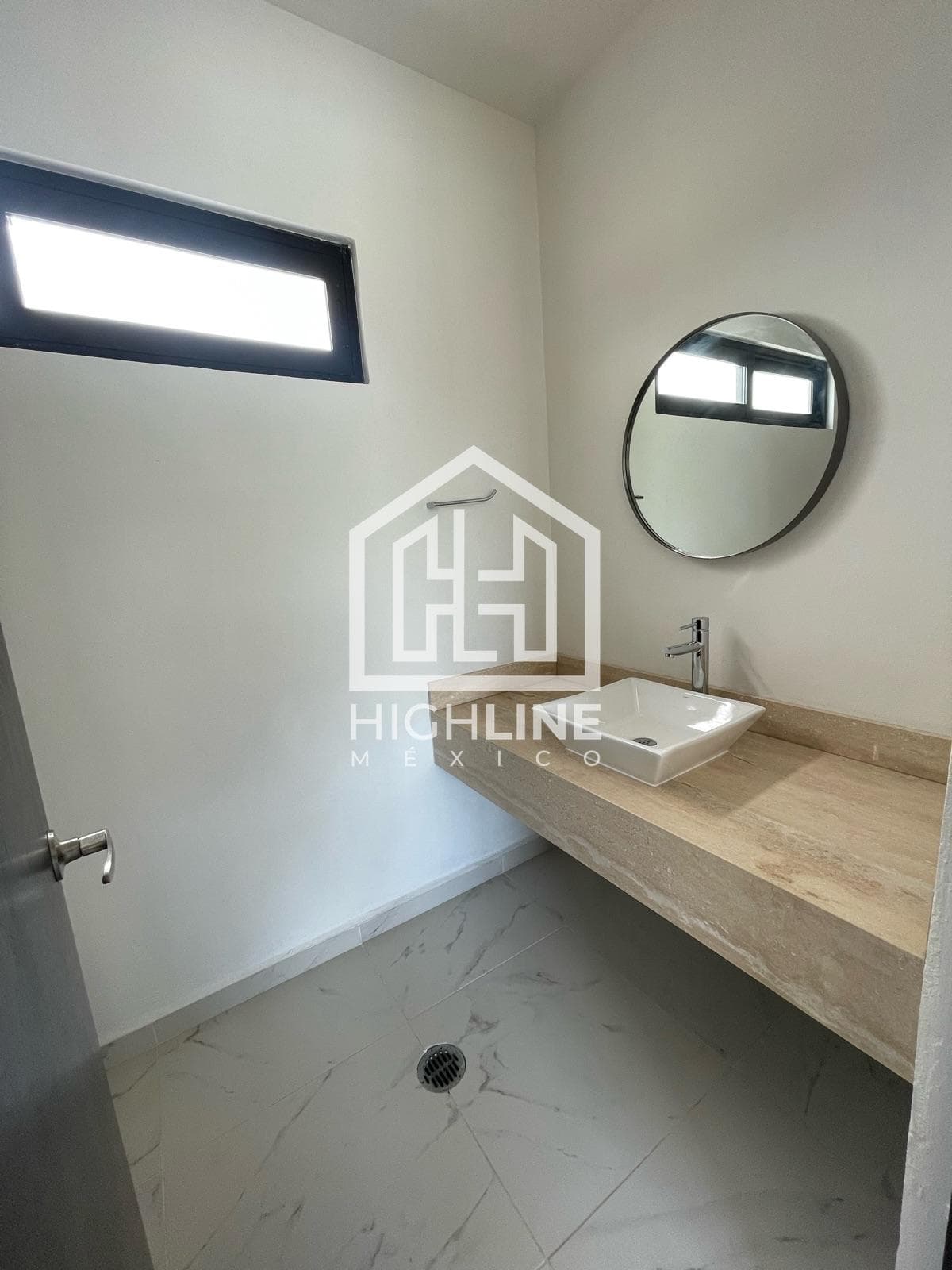 Apartment for sale: 1 bedroom—100 meters from the shopping center