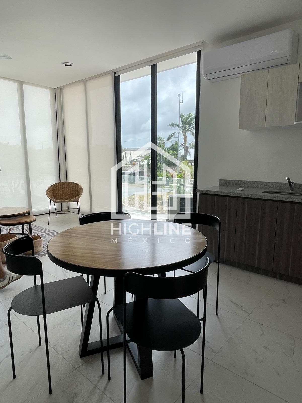 Apartment for sale: 1 bedroom—100 meters from the shopping center