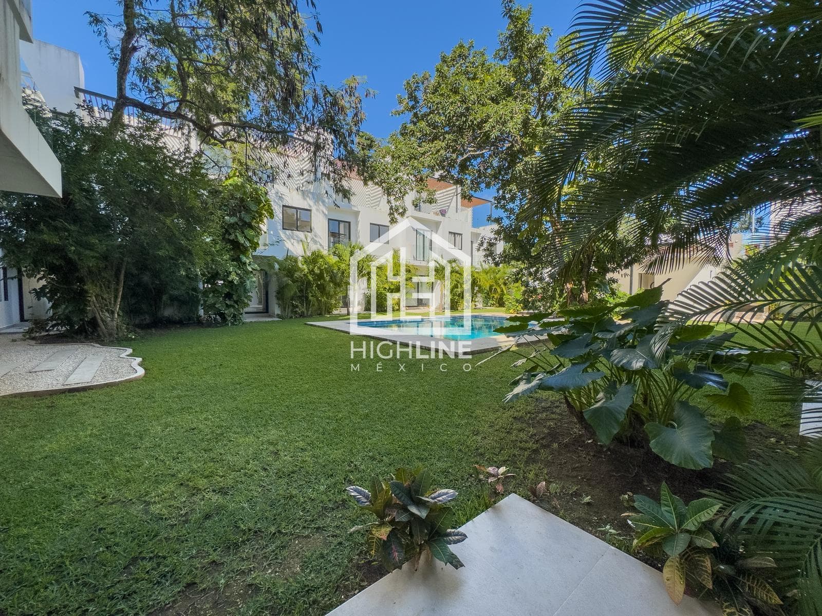 Apartment for sale: 1 bedroom—100 meters from the shopping center