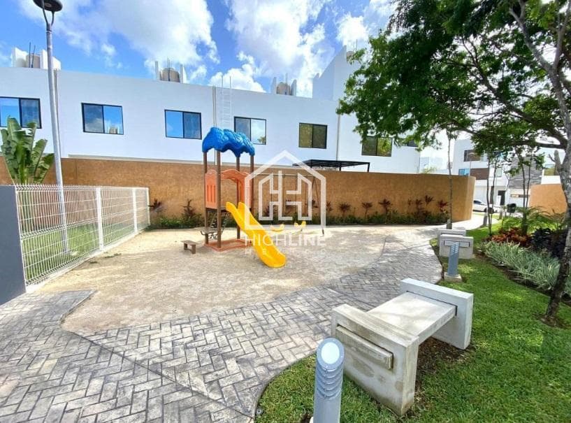 House for sale in Cancun, Huayacan Avenue.