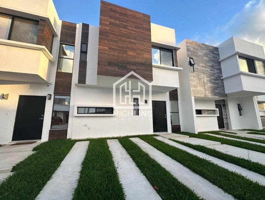 House for sale in Cancun, Huayacan Avenue.