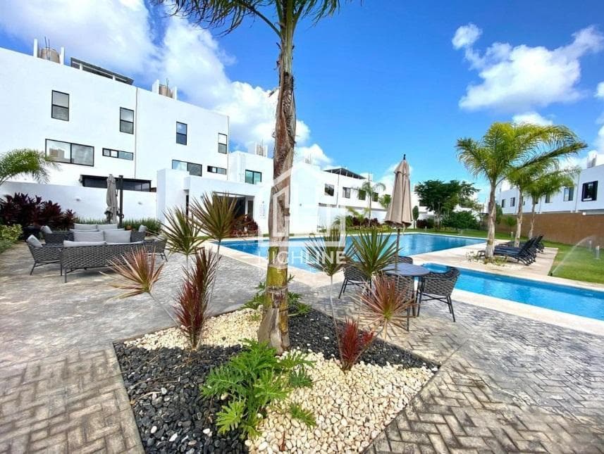 House for sale in Cancun, Huayacan Avenue.
