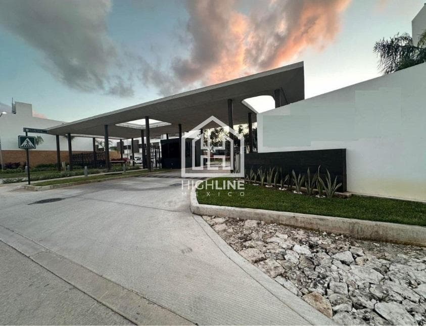 House for sale in Cancun, Huayacan Avenue.