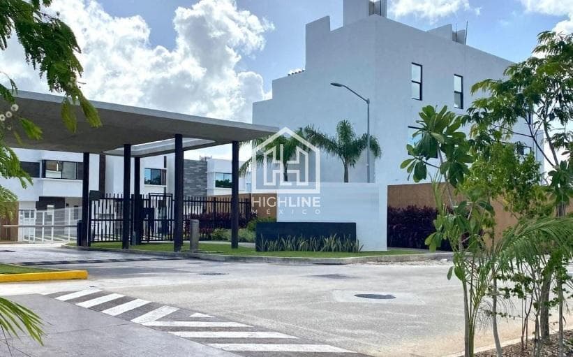 House for sale in Cancun, Huayacan Avenue.