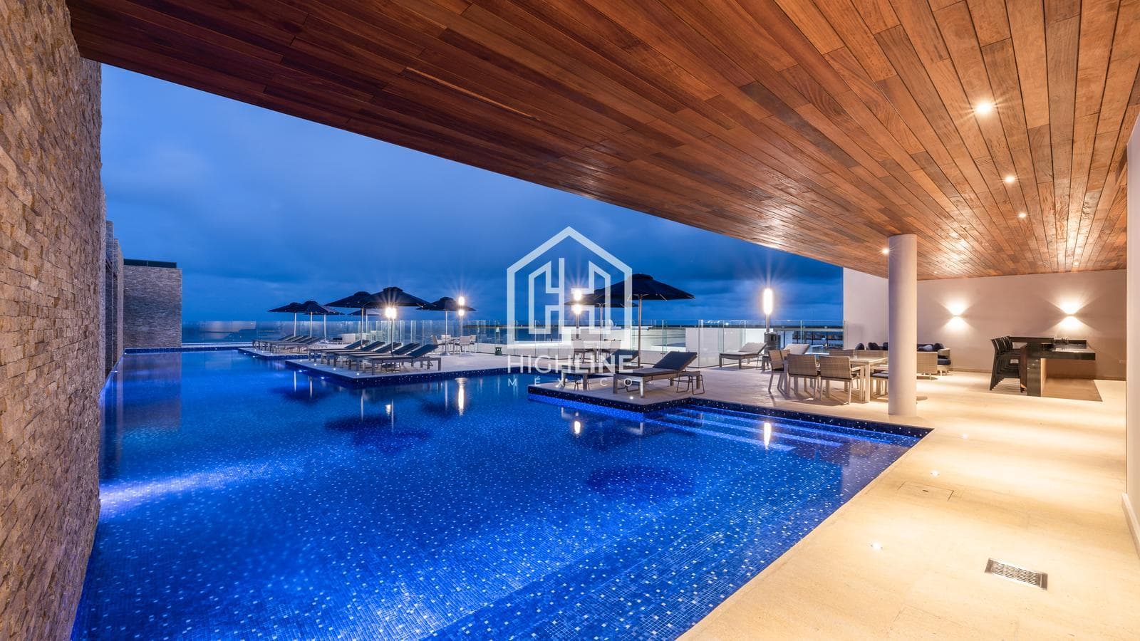 2-BEDROOM APARTMENT IN A PENTHOUSE / JUST STEPS FROM MAMITAS BEACH / SPECIAL PRICE / POTENTIAL FOR APPRECIATION.