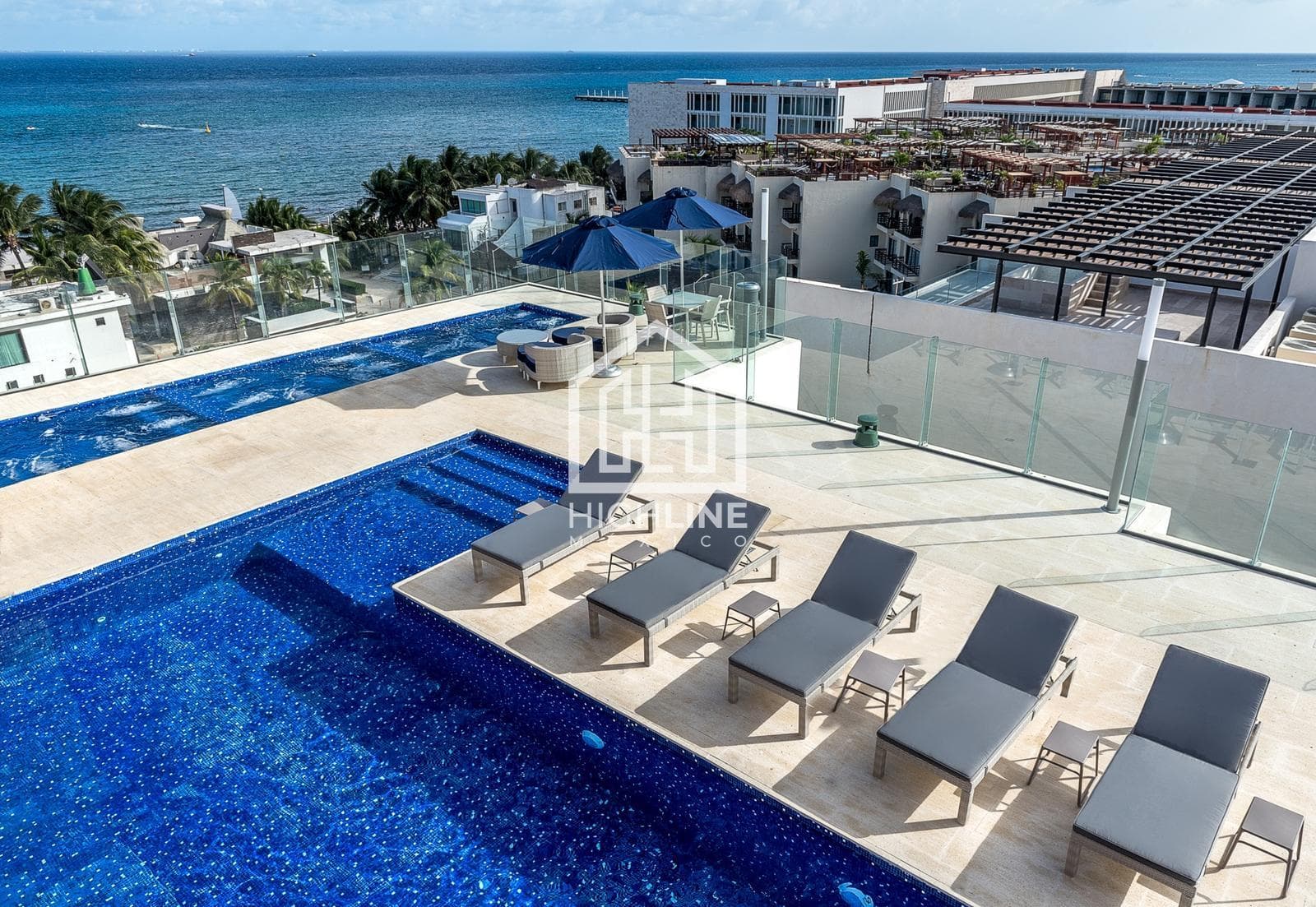 2-BEDROOM APARTMENT IN A PENTHOUSE / JUST STEPS FROM MAMITAS BEACH / SPECIAL PRICE / POTENTIAL FOR APPRECIATION.