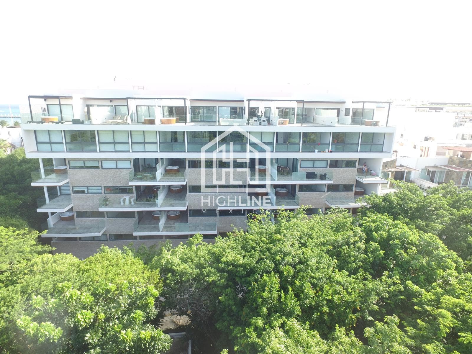 2-BEDROOM APARTMENT IN A PENTHOUSE / JUST STEPS FROM MAMITAS BEACH / SPECIAL PRICE / POTENTIAL FOR APPRECIATION.