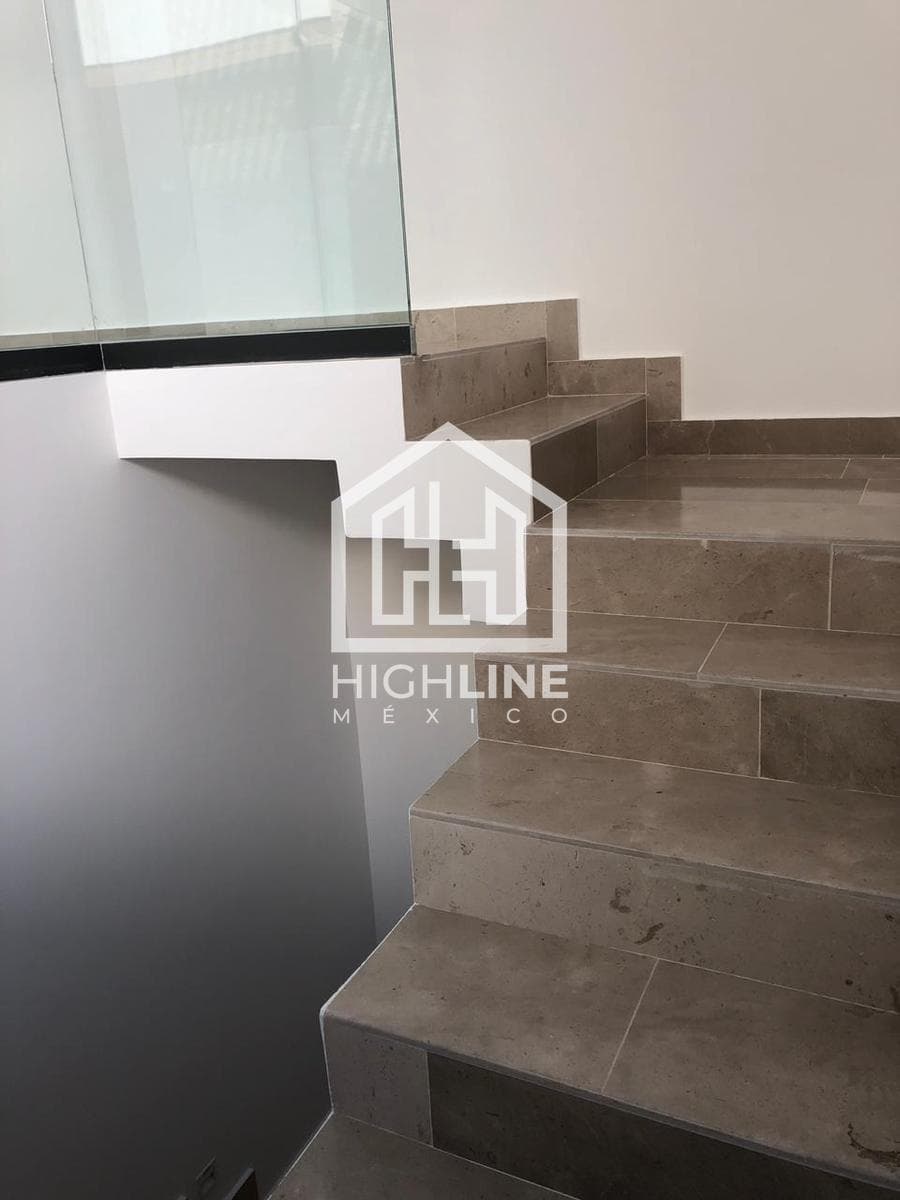 2-BEDROOM APARTMENT IN A PENTHOUSE / JUST STEPS FROM MAMITAS BEACH / SPECIAL PRICE / POTENTIAL FOR APPRECIATION.