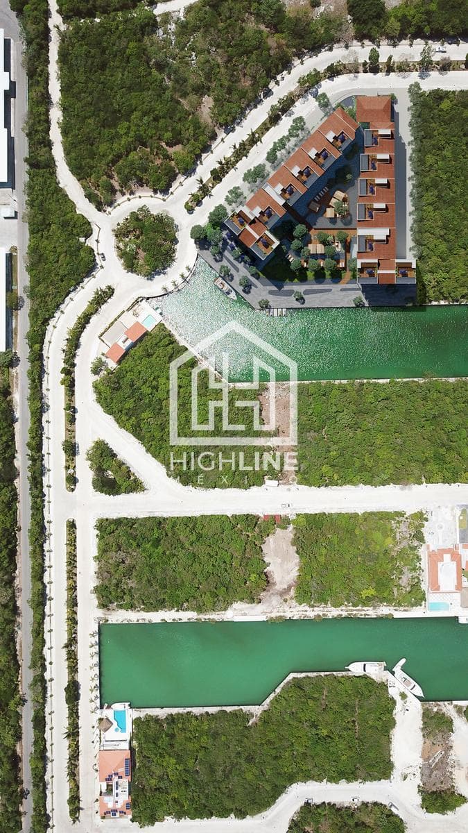 2-Bedroom Penthouse with Access to the Marina and Yacht Club