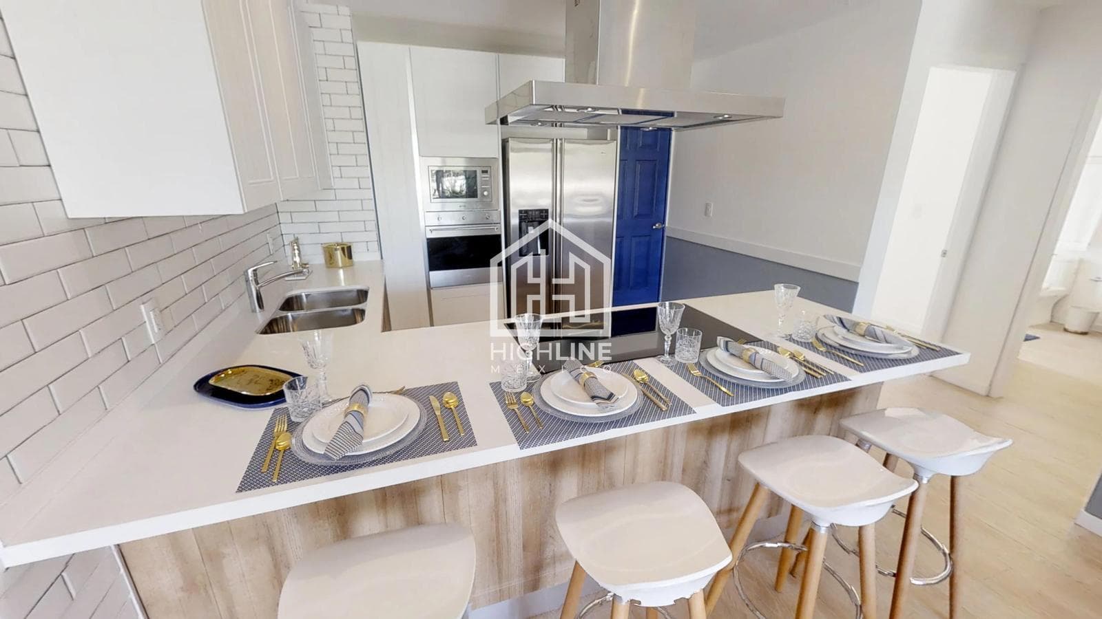 2-Bedroom Penthouse with Access to the Marina and Yacht Club