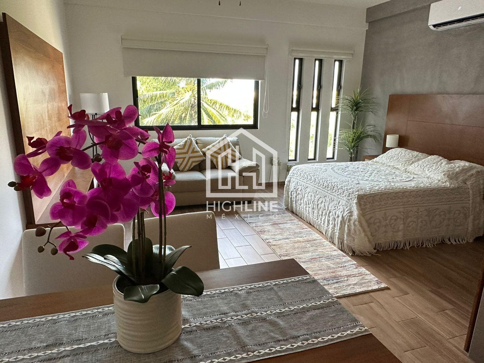 1-BEDROOM STUDIO APARTMENT / FOR SALE / JUST STEPS FROM 5TH AVENUE AND THE OCEAN / ROI.