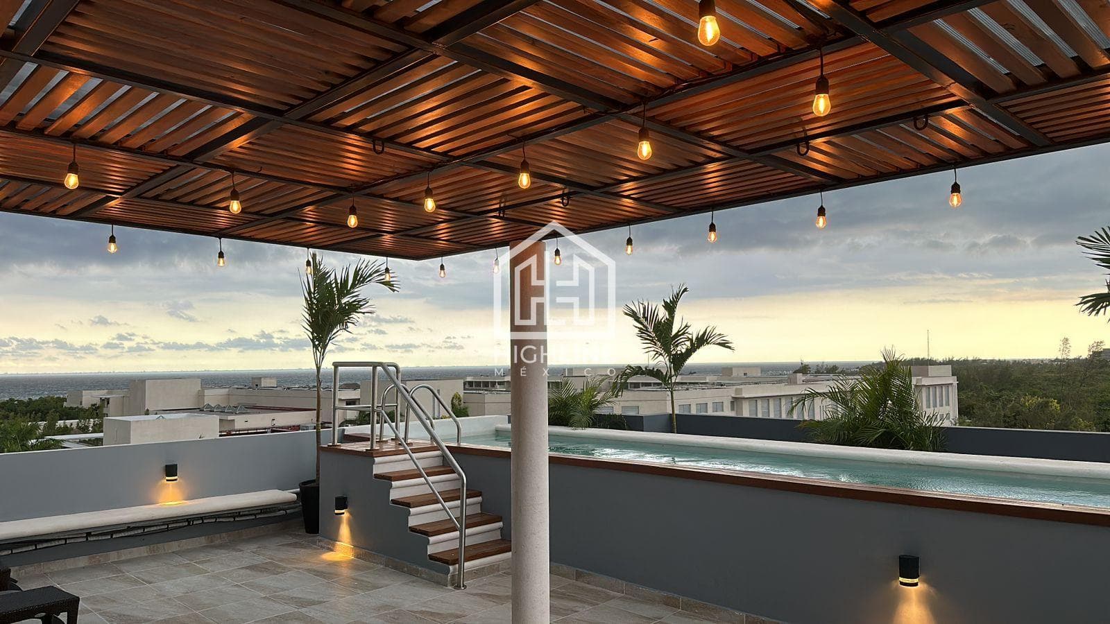 1-BEDROOM STUDIO APARTMENT / FOR SALE / JUST STEPS FROM 5TH AVENUE AND THE OCEAN / ROI.