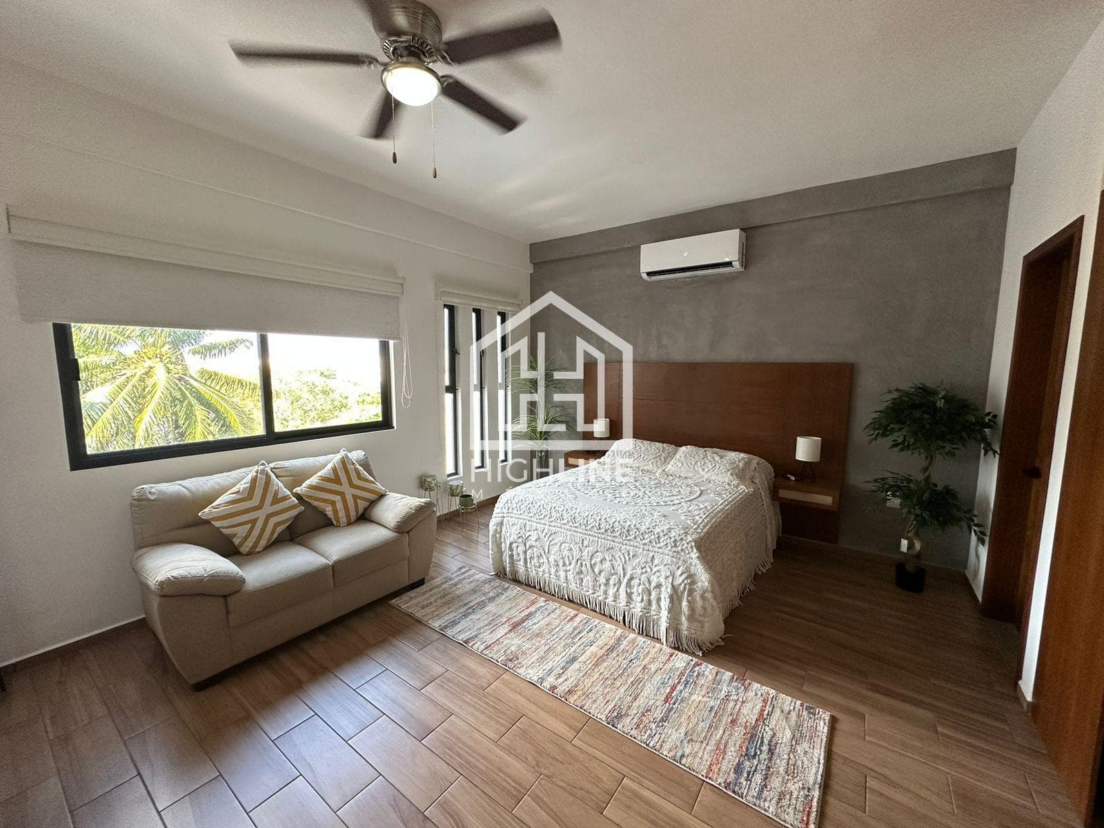 1-BEDROOM STUDIO APARTMENT / FOR SALE / JUST STEPS FROM 5TH AVENUE AND THE OCEAN / ROI.