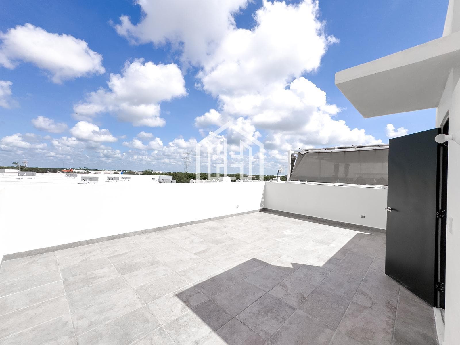 2-BEDROOM APARTMENT IN PH/ FOR SALE/ RESIDENTIAL COMPLEX/ 5 MINUTES FROM THE BEACH/ ROI/ CAPITAL GAINS.