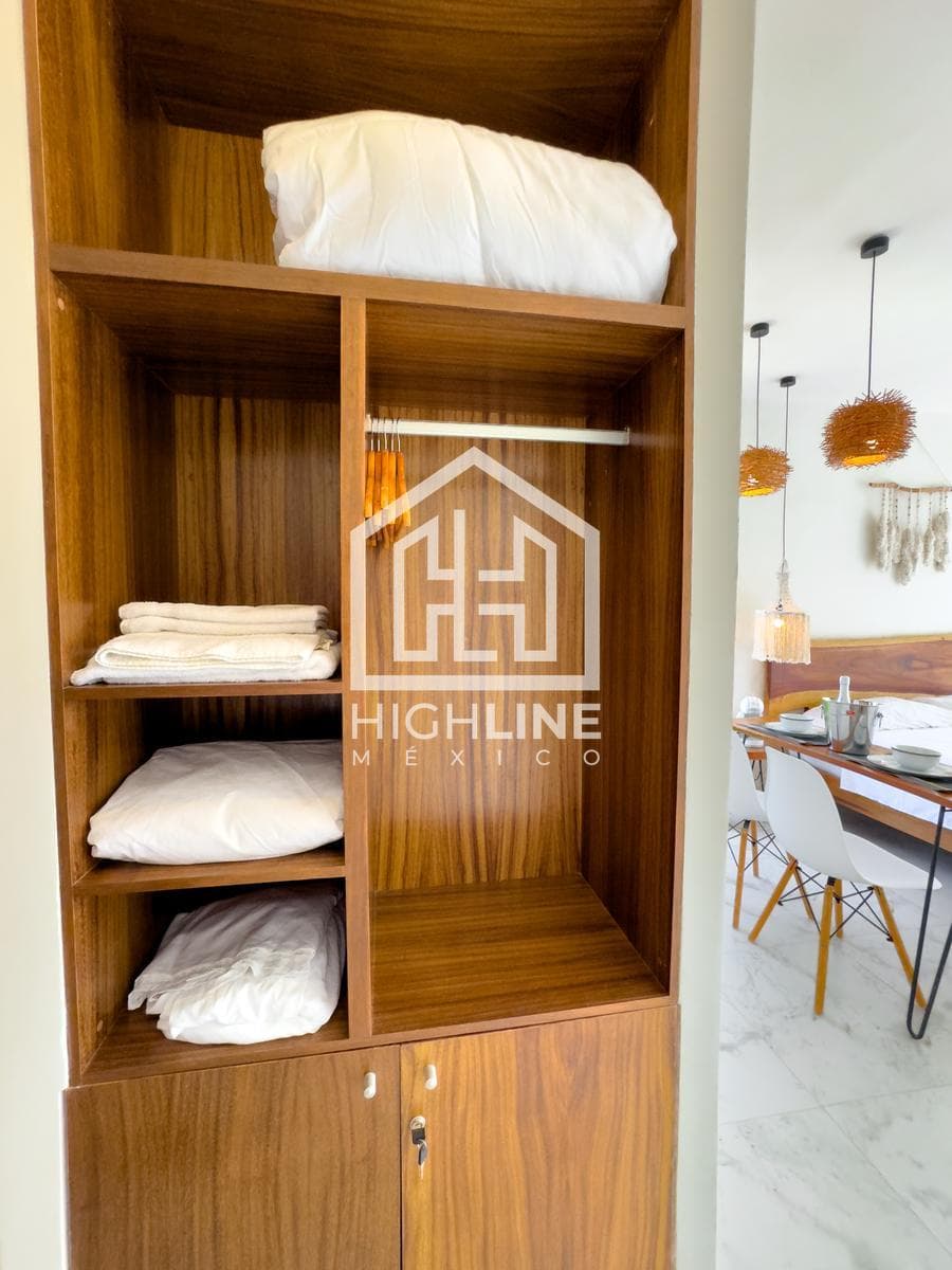 1-BEDROOM APARTMENT / PRIVATE ROOF / FOR SALE / IMMEDIATE OCCUPANCY / 7 MINUTES FROM THE BEACH / ROI.