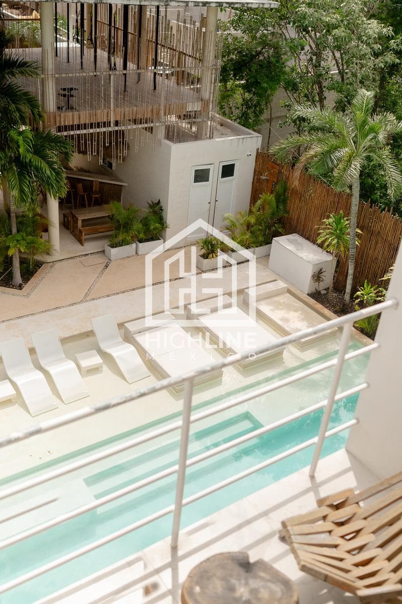 1-BEDROOM APARTMENT / PRIVATE ROOF / FOR SALE / IMMEDIATE OCCUPANCY / 7 MINUTES FROM THE BEACH / ROI.