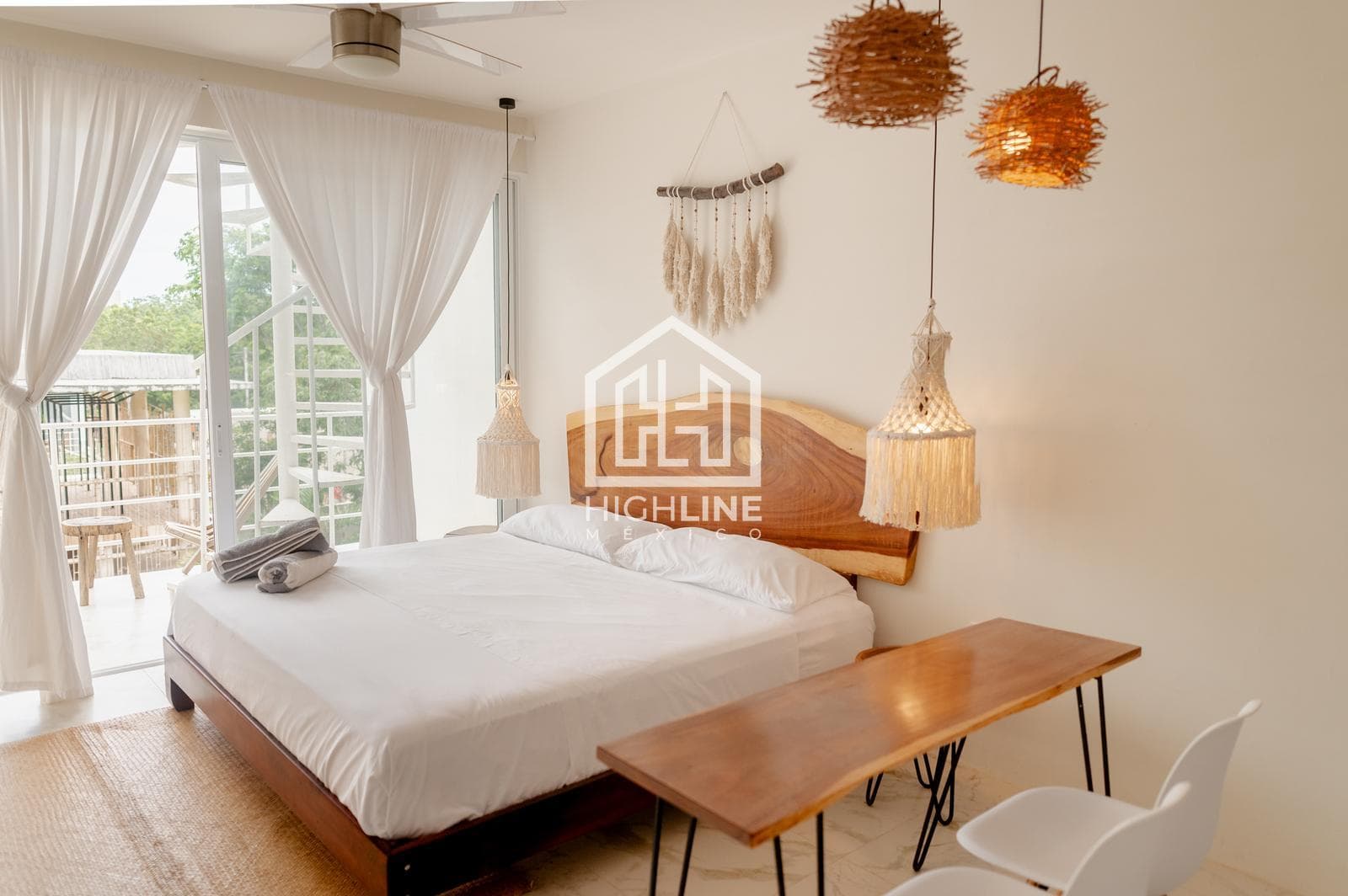 1-BEDROOM APARTMENT / PRIVATE ROOF / FOR SALE / IMMEDIATE OCCUPANCY / 7 MINUTES FROM THE BEACH / ROI.