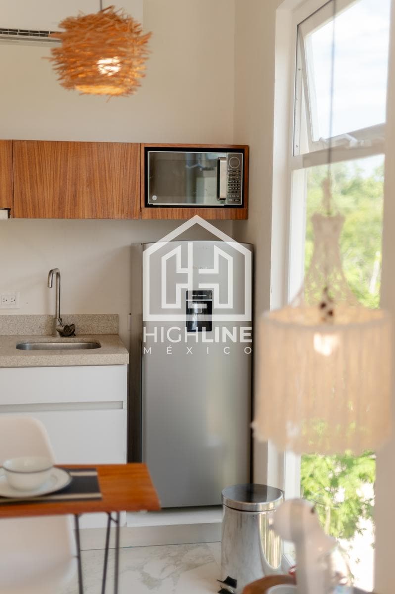1-BEDROOM APARTMENT / PRIVATE ROOF / FOR SALE / IMMEDIATE OCCUPANCY / 7 MINUTES FROM THE BEACH / ROI.