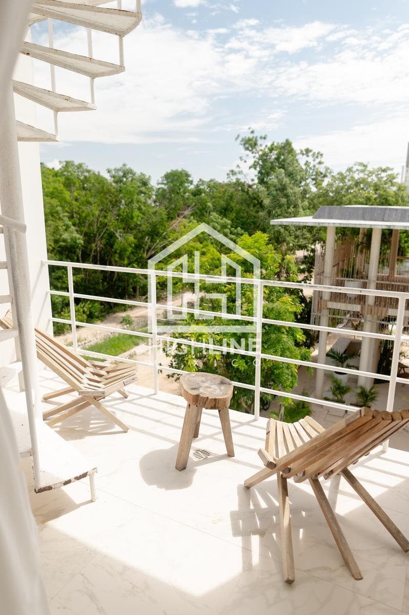 1-BEDROOM APARTMENT / PRIVATE ROOF / FOR SALE / IMMEDIATE OCCUPANCY / 7 MINUTES FROM THE BEACH / ROI.