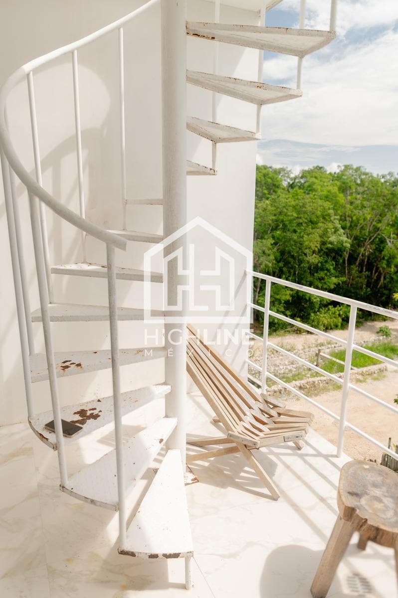 1-BEDROOM APARTMENT / PRIVATE ROOF / FOR SALE / IMMEDIATE OCCUPANCY / 7 MINUTES FROM THE BEACH / ROI.