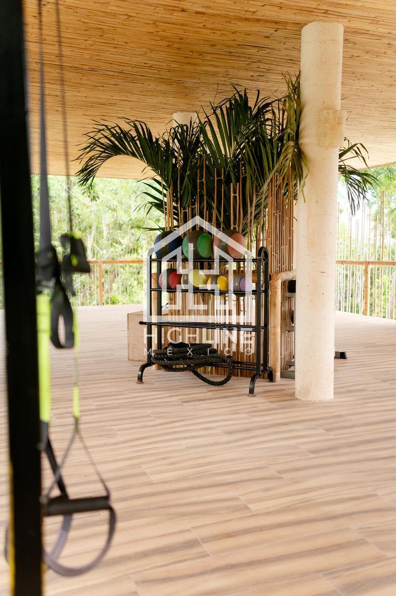 1-BEDROOM APARTMENT / PRIVATE ROOF / FOR SALE / IMMEDIATE OCCUPANCY / 7 MINUTES FROM THE BEACH / ROI.