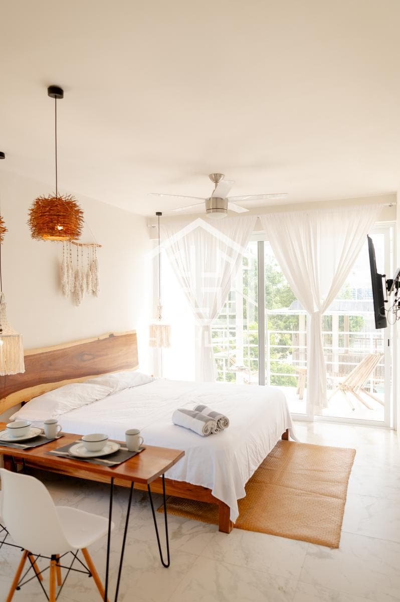 1-BEDROOM APARTMENT / PRIVATE ROOF / FOR SALE / IMMEDIATE OCCUPANCY / 7 MINUTES FROM THE BEACH / ROI.