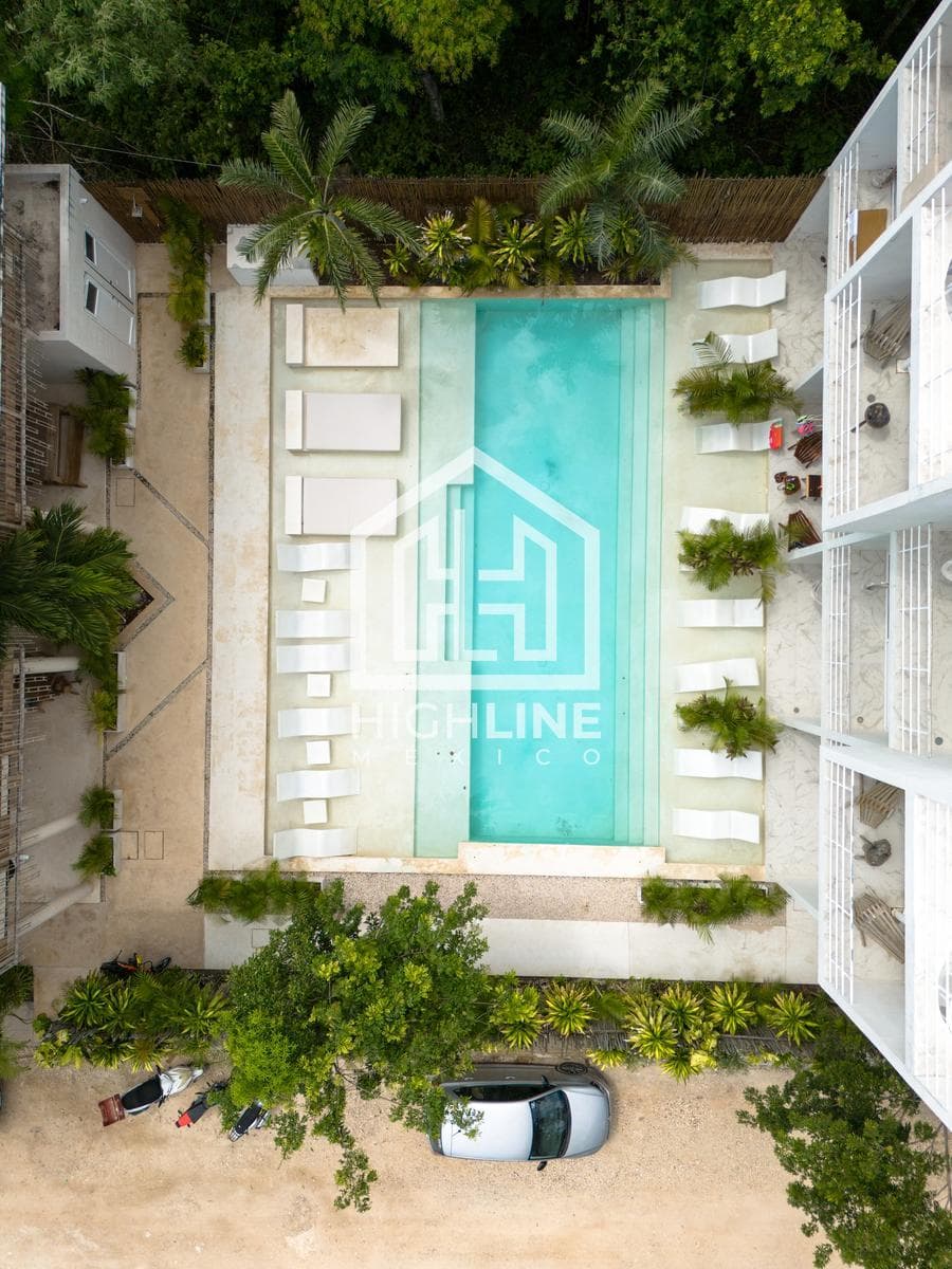 1-BEDROOM APARTMENT / PRIVATE ROOF / FOR SALE / IMMEDIATE OCCUPANCY / 7 MINUTES FROM THE BEACH / ROI.