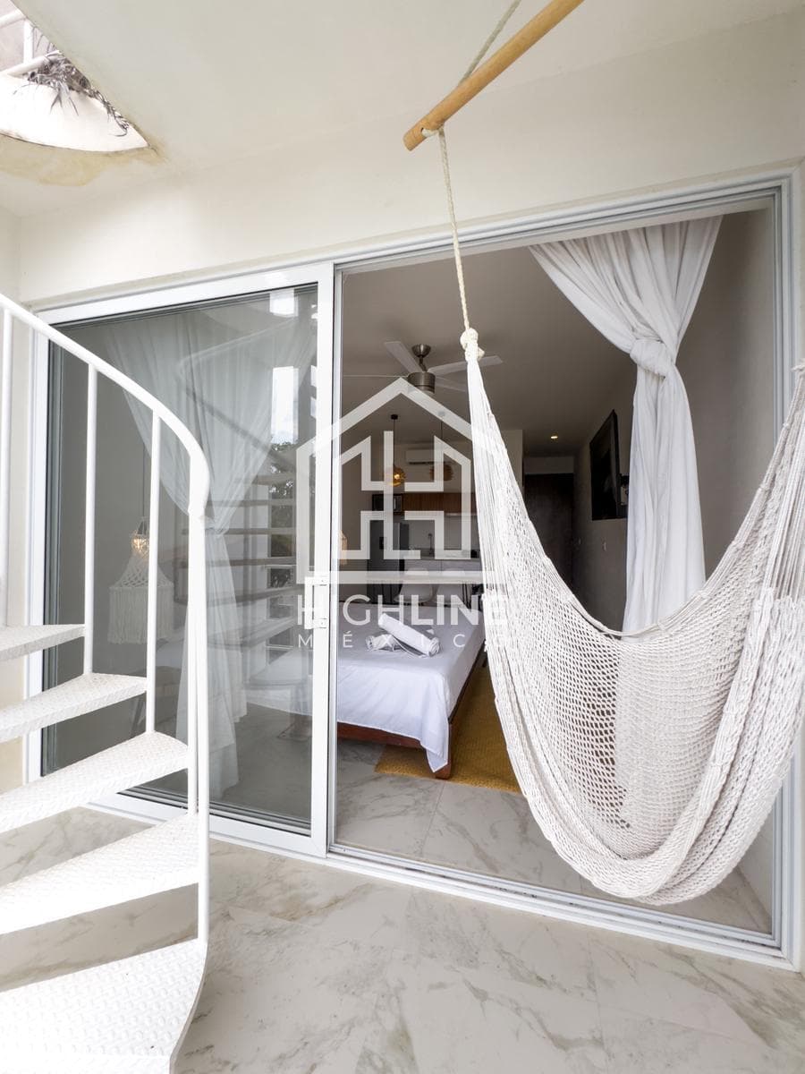 1-BEDROOM APARTMENT / PRIVATE ROOF / FOR SALE / IMMEDIATE OCCUPANCY / 7 MINUTES FROM THE BEACH / ROI.