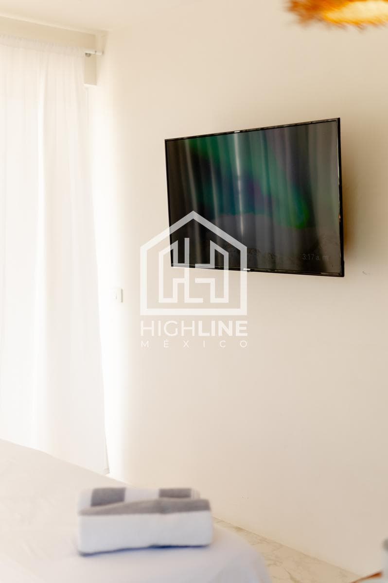1-BEDROOM APARTMENT / PRIVATE ROOF / FOR SALE / IMMEDIATE OCCUPANCY / 7 MINUTES FROM THE BEACH / ROI.