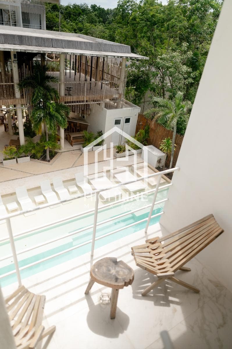 1-BEDROOM APARTMENT / PRIVATE ROOF / FOR SALE / IMMEDIATE OCCUPANCY / 7 MINUTES FROM THE BEACH / ROI.