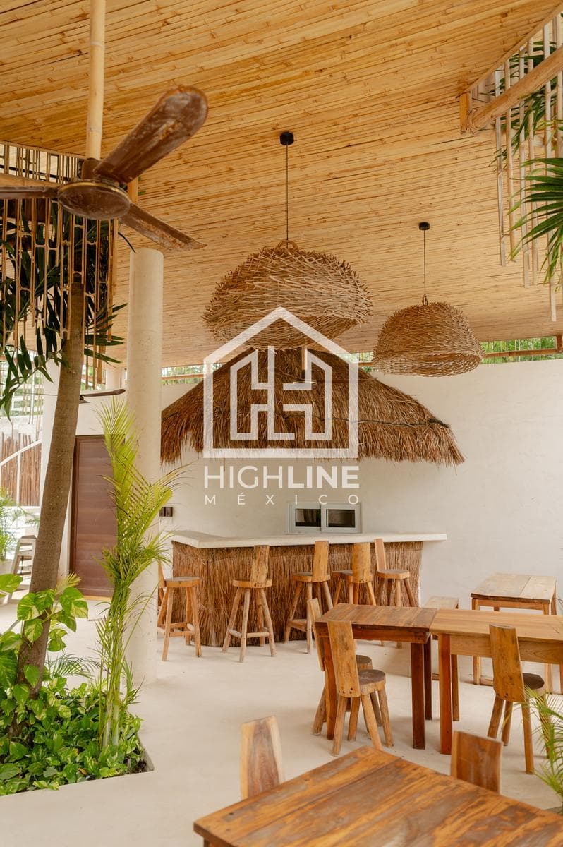 1-BEDROOM APARTMENT / PRIVATE ROOF / FOR SALE / IMMEDIATE OCCUPANCY / 7 MINUTES FROM THE BEACH / ROI.