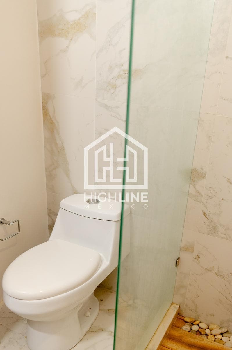 1-BEDROOM APARTMENT / PRIVATE ROOF / FOR SALE / IMMEDIATE OCCUPANCY / 7 MINUTES FROM THE BEACH / ROI.