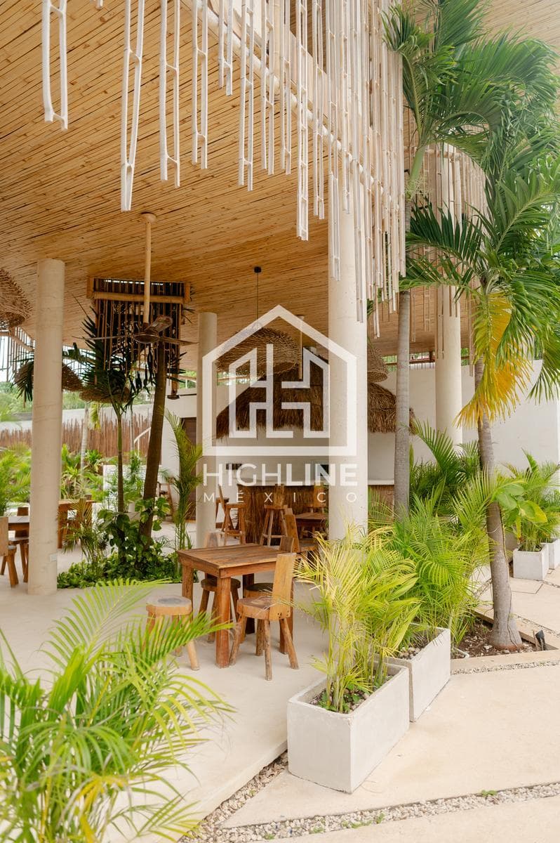 1-BEDROOM APARTMENT / PRIVATE ROOF / FOR SALE / IMMEDIATE OCCUPANCY / 7 MINUTES FROM THE BEACH / ROI.