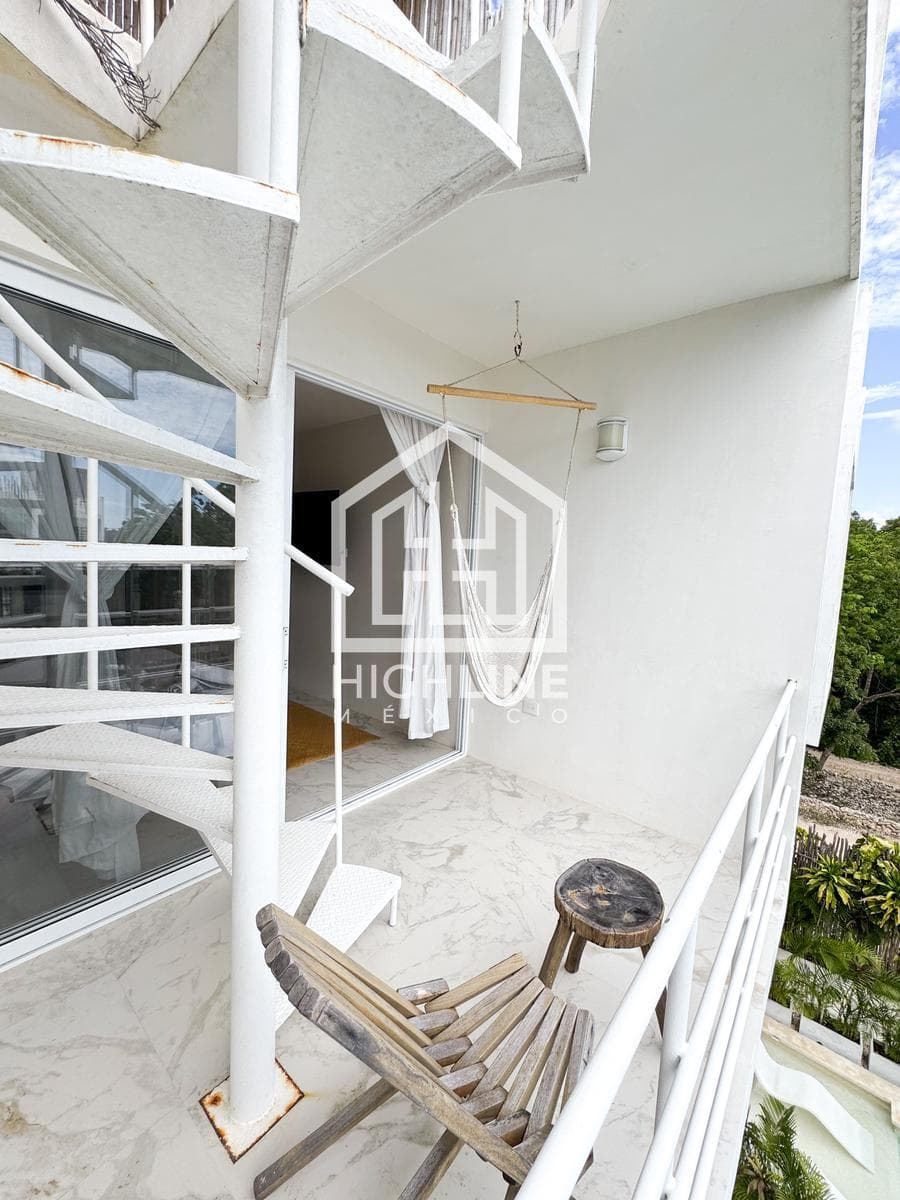 1-BEDROOM APARTMENT / PRIVATE ROOF / FOR SALE / IMMEDIATE OCCUPANCY / 7 MINUTES FROM THE BEACH / ROI.