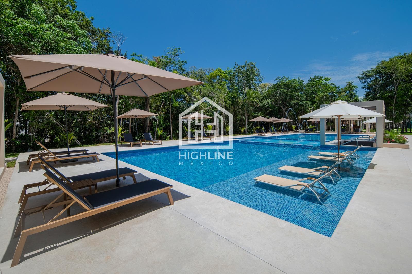 PENTHOUSE IN PUERTO MORELOS, OVER 30 AMENITIES. IMMEDIATE OCCUPANCY. IDEAL FOR AIRBNB.