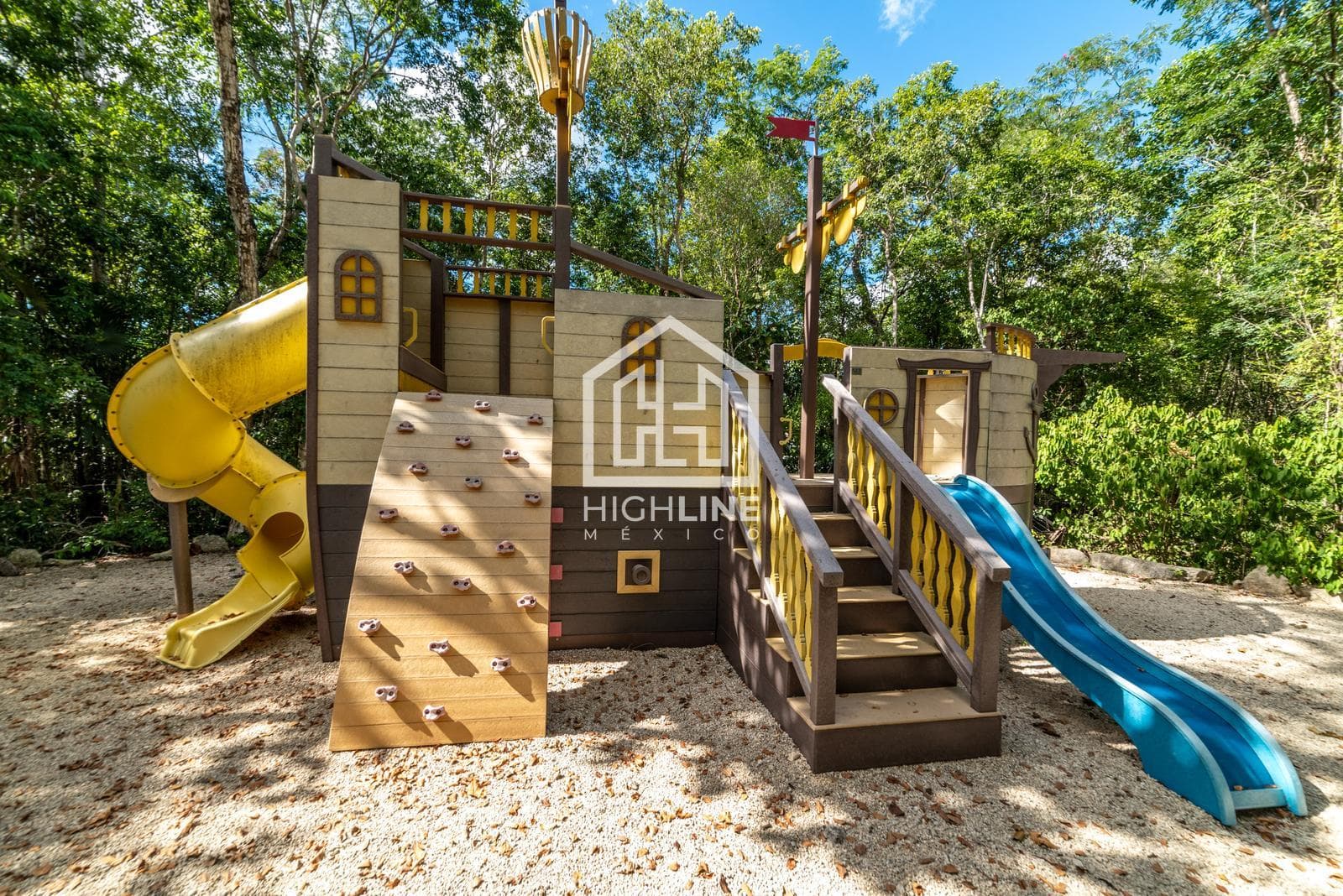 DEPARTAMENTO 2 RECAMARAS /TULUM/ 12 MINUTOS DEL MAR/ VENTA/ ALBERCA PRIVADA Y ESTACIONAMIENTO.