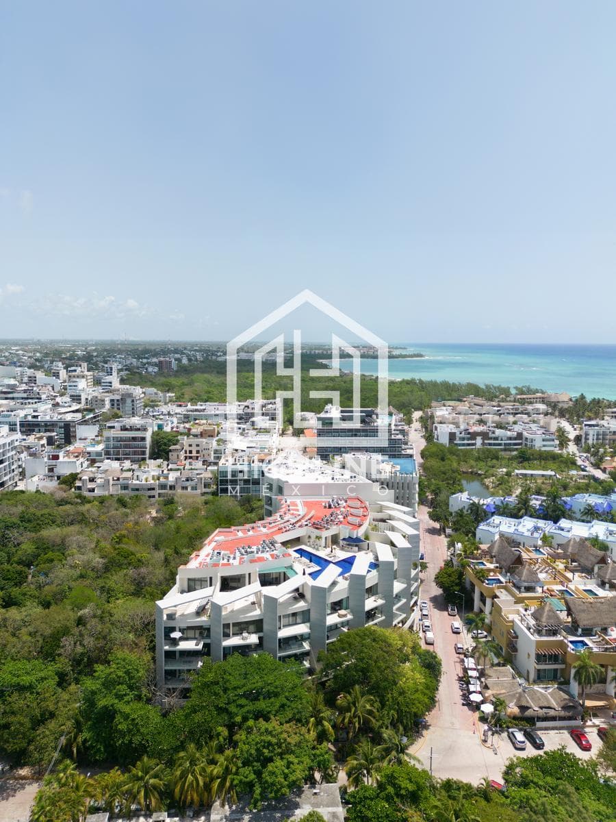 2-BEDROOM APARTMENT / JUST STEPS FROM THE OCEAN / PLAYA DEL CARMEN / SPECIAL PRICE.