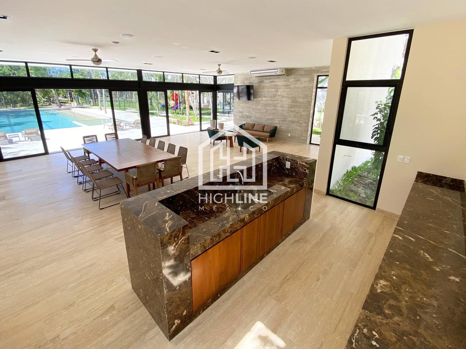 3-BEDROOM HOUSE / IMMEDIATE OCCUPANCY / PLAYA DEL CARMEN / PADEL COURT / CAPITAL GAINS / RESIDENTIAL COMPLEX.